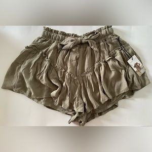 NWT Sincerely Jules Ruffle shorts